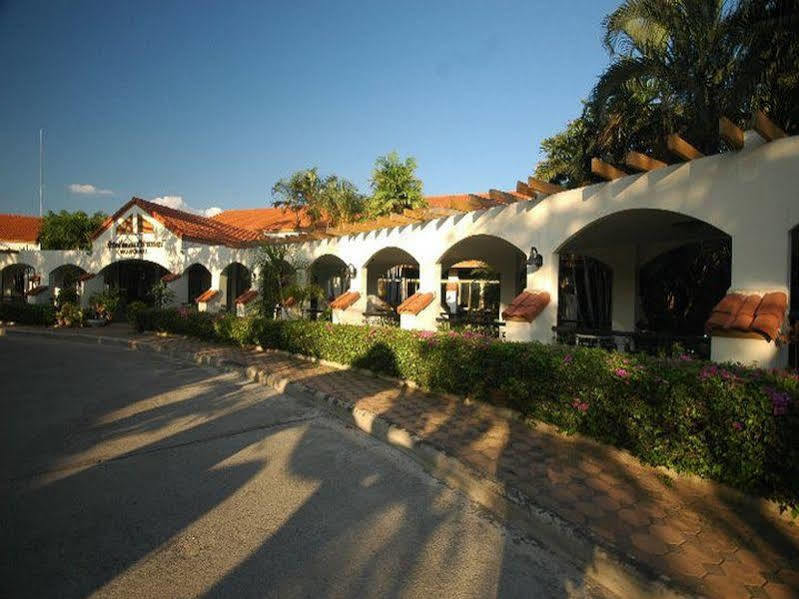 Dad D Resort By Lopburi Inn Resort Exterior foto