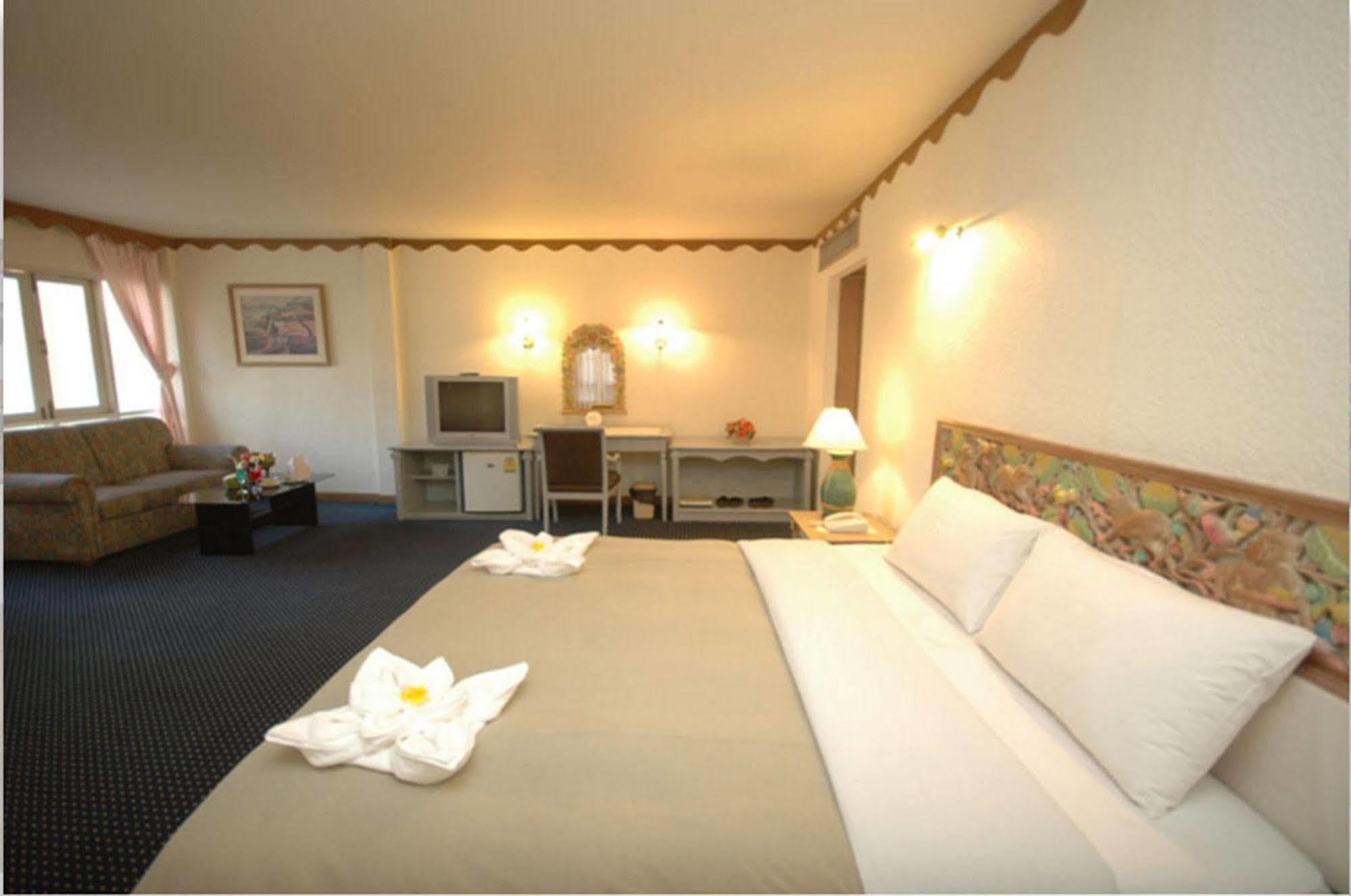 Dad D Resort By Lopburi Inn Resort Exterior foto